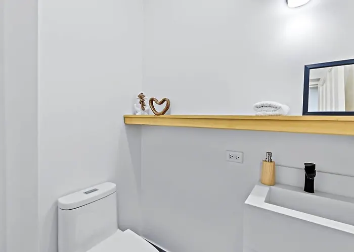 Apartamento Modern Split-level 2-bedroom With Pools, Terrace & Easy Access *