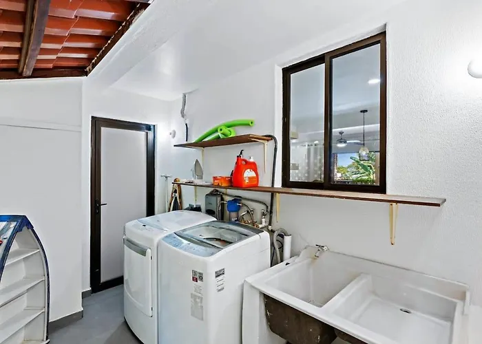 Modern Split-level 2-bedroom With Pools, Terrace & Easy Access Coco