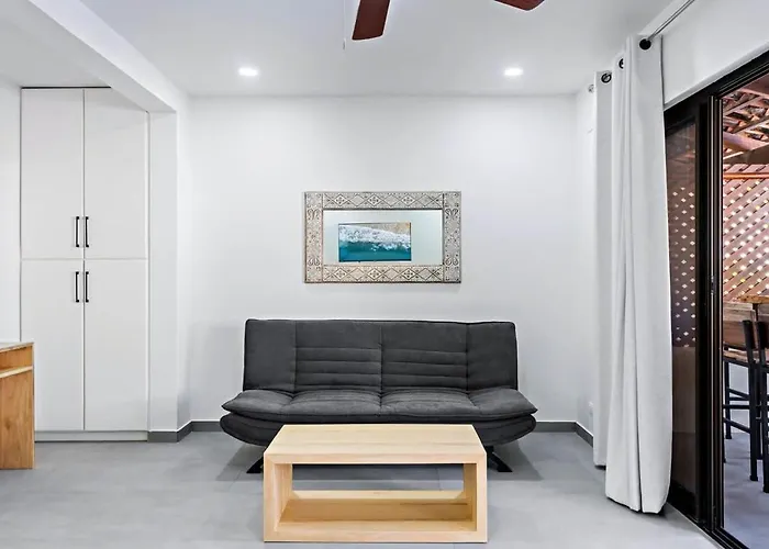Modern Split-level 2-bedroom With Pools, Terrace & Easy Access *