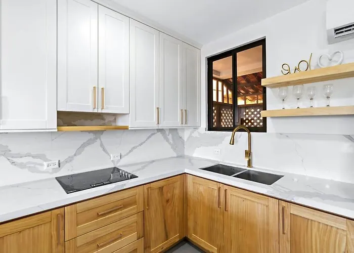Modern Split-level 2-bedroom With Pools, Terrace & Easy Access Apartamento *