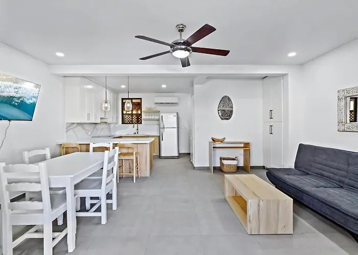 Apartamento Modern Split-level 2-bedroom With Pools, Terrace & Easy Access