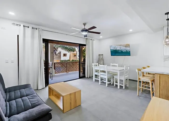 Modern Split-level 2-bedroom With Pools, Terrace & Easy Access Apartamento Coco