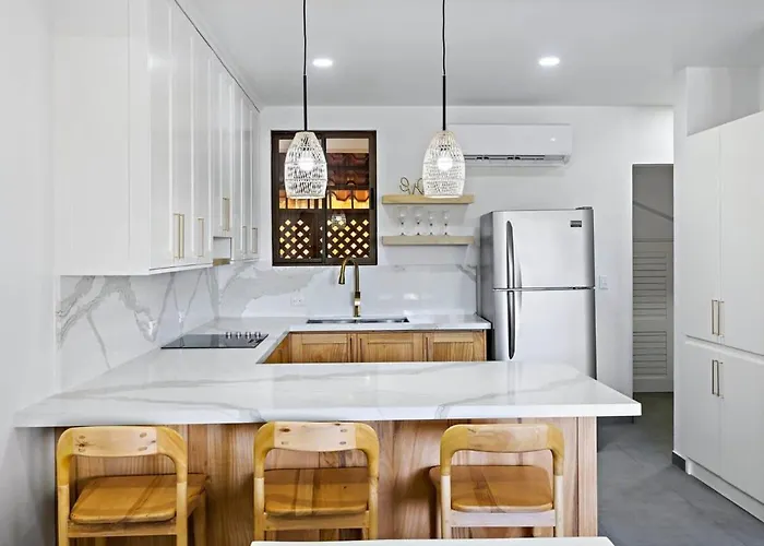 Modern Split-level 2-bedroom With Pools, Terrace & Easy Access Coco