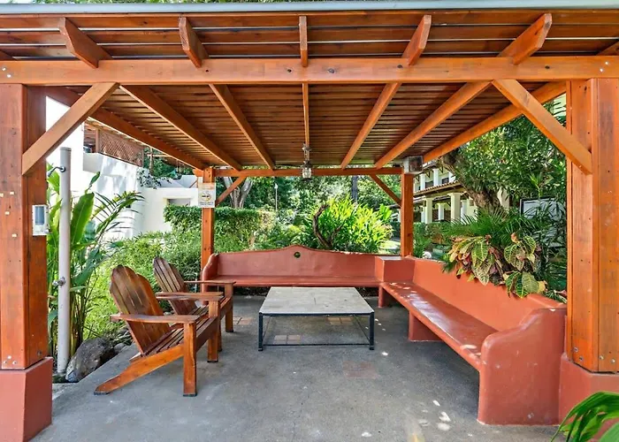 Modern Split-level 2-bedroom With Pools, Terrace & Easy Access