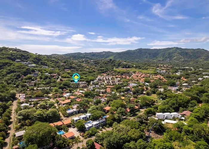 Modern Split-level 2-bedroom With Pools, Terrace & Easy Access Apartamento *