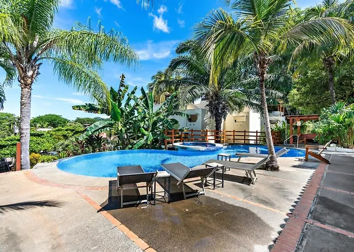 Modern Split-level 2-bedroom With Pools, Terrace & Easy Access *